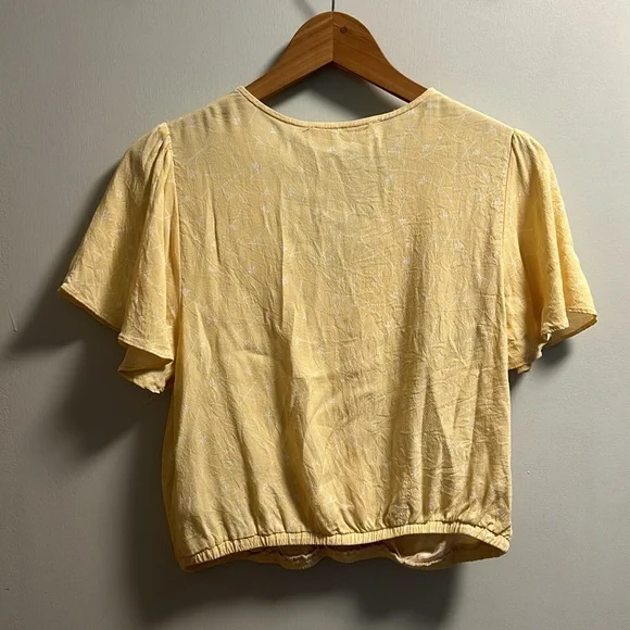 Pastel yellow with delicate white floral print. Flowy sleeves. Cropped. - Picture 3 of 3